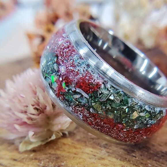"Green Clover" Ring with Red & Green German Glass - Picture 4 of 6